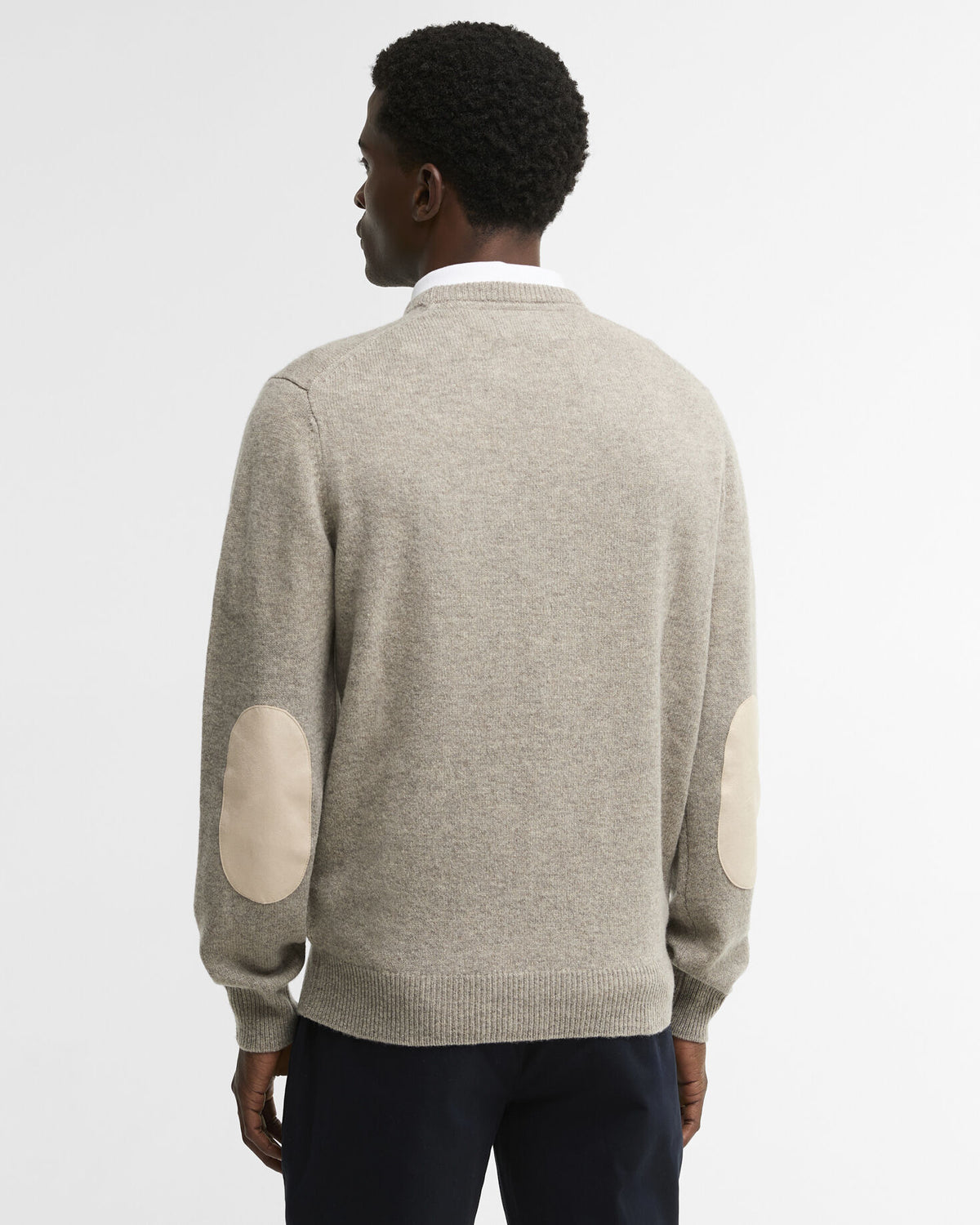 Essential Patch Crew Neck Sweater Stone - modellbilde bakfra
