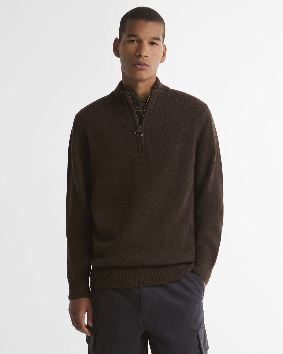 Holden Half Zip Knitted Jumper Dark Oak - modellbilde front