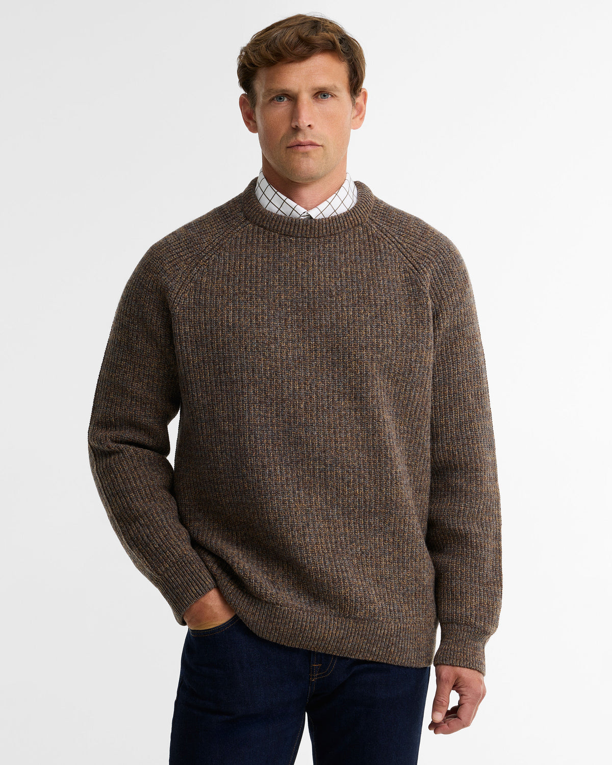 Barbour Horseford Crew Neck Jumper Sandstone - modellbilde forfra
