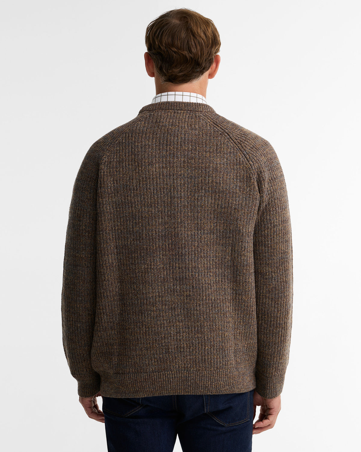 Barbour Horseford Crew Neck Jumper Sandstone - modellbilde bakfra