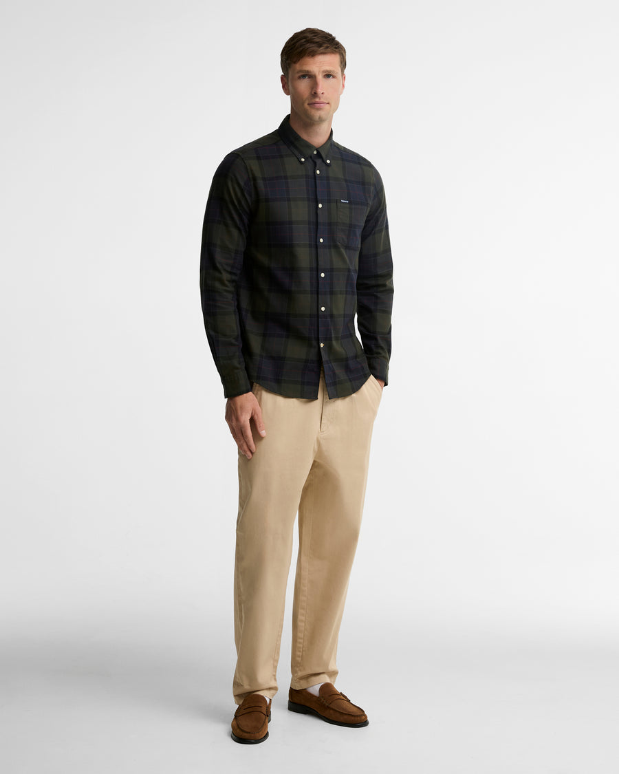 Barbour Fortrose Tailored Tartan Shirt Shadow Classic Tartan - modellbilde helfigur