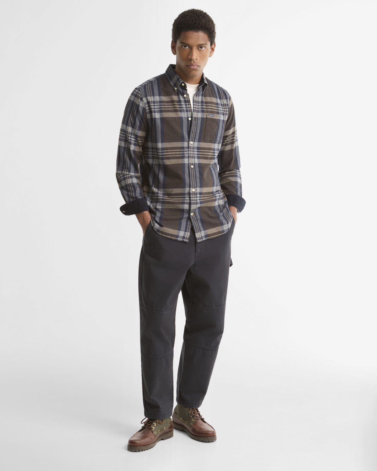Dovedale Tailored Check Shirt Dark Sand - modellbilde get the look