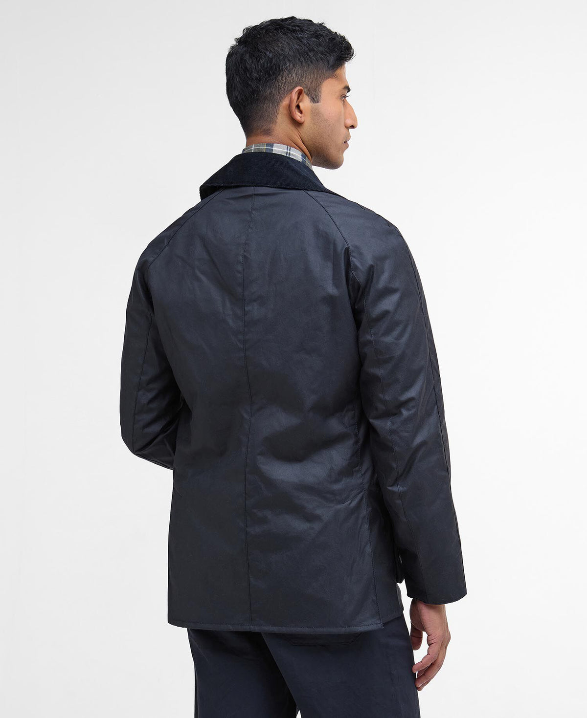 Barbour Ashby Wax Jacket Navy - modellbilde bakfra