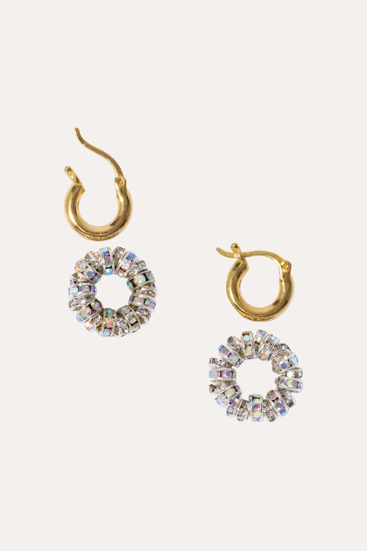 Tiny Creoles Gold/Silver på modell