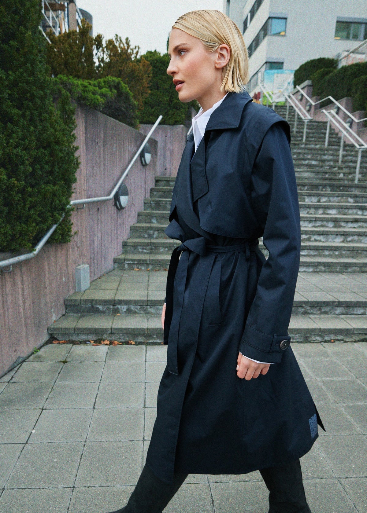 Regndråpe Trench Coat New Black modell