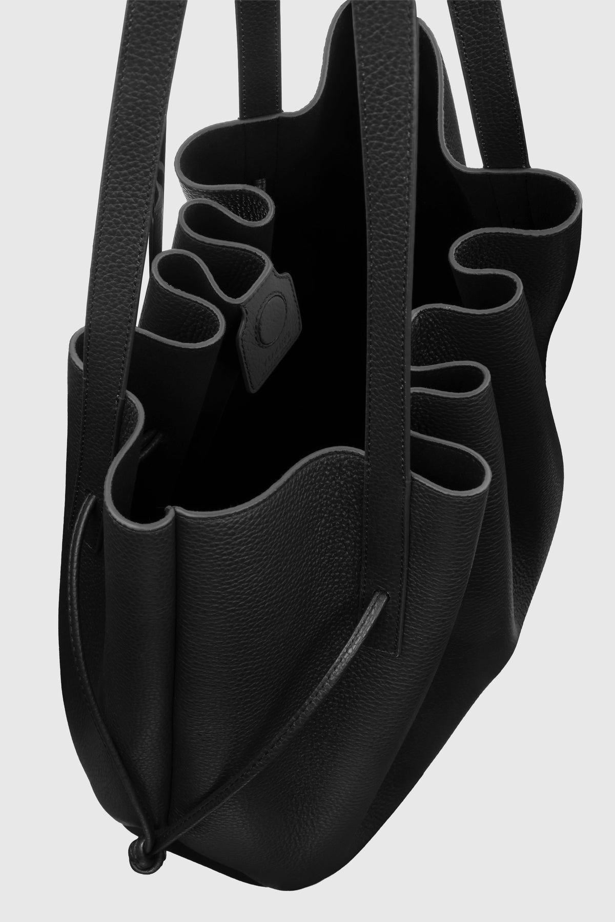 Scallop Tote Black PGL 02