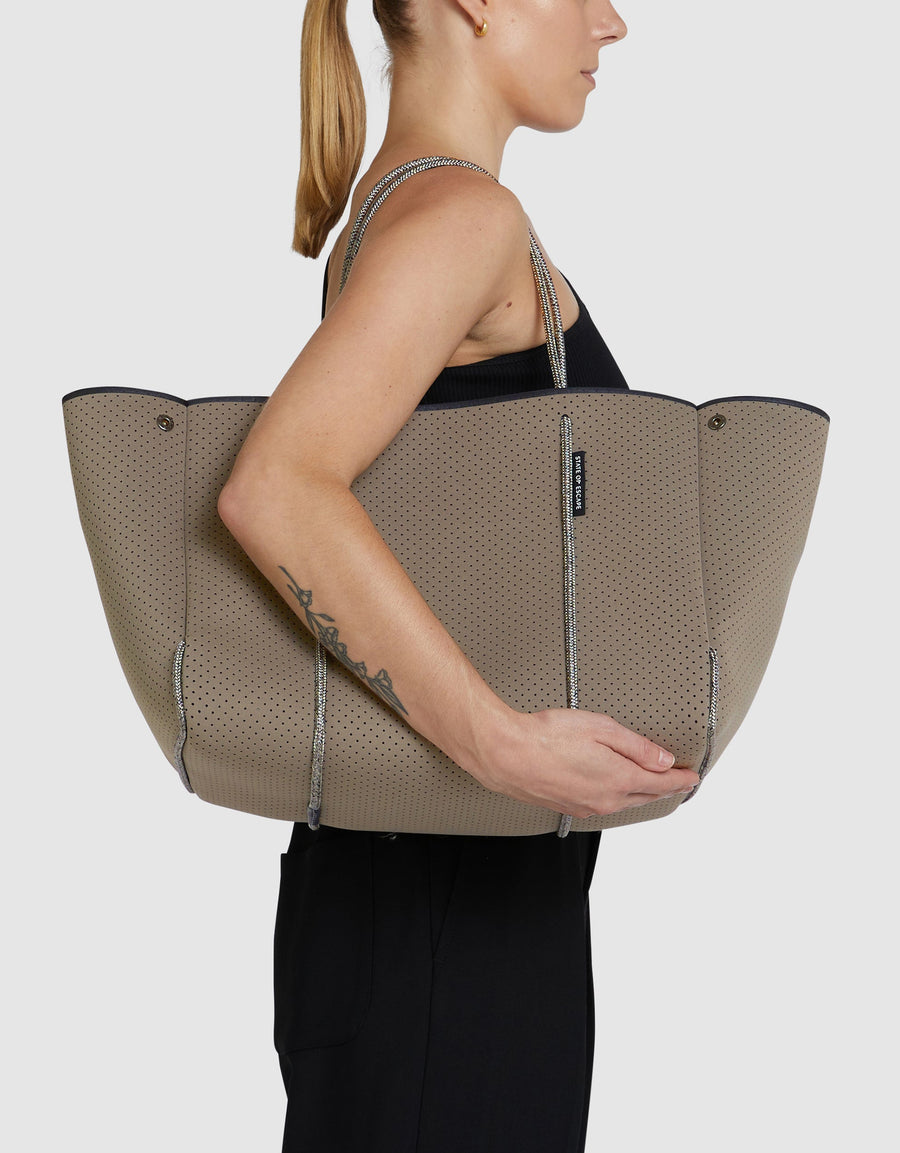 Escape Tote Smoke
