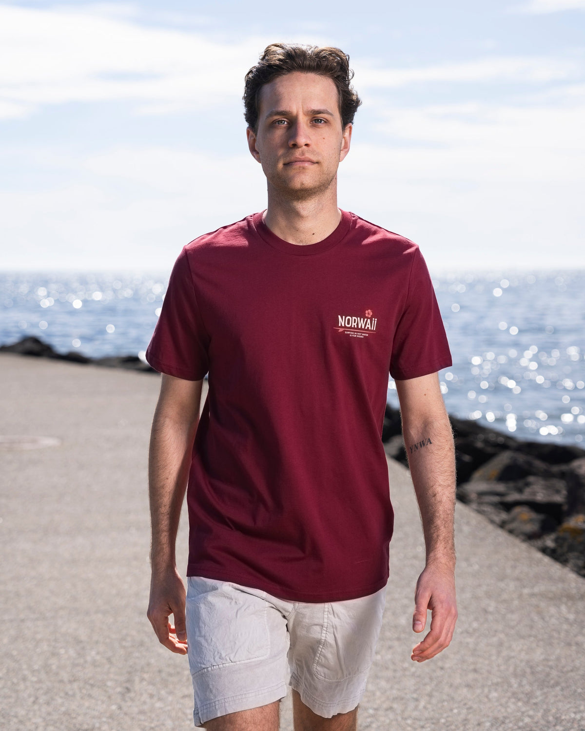 Surf Flower Tee Burgunder fra Norwaii