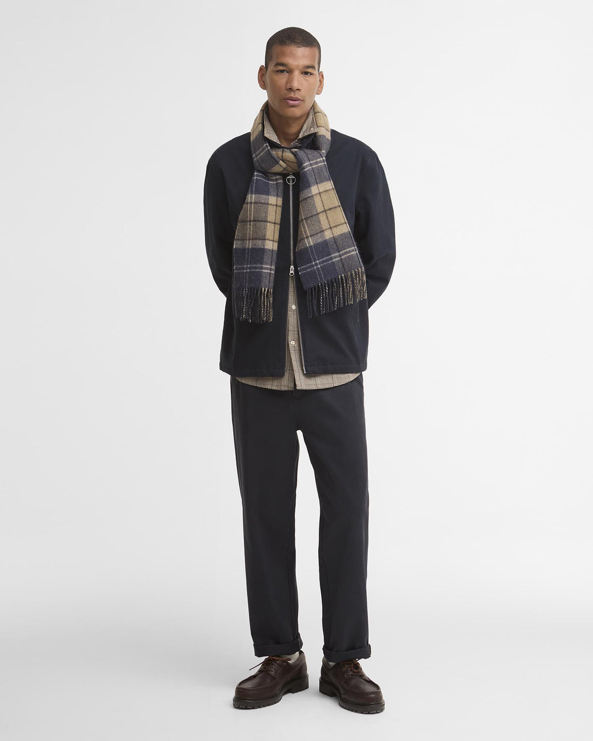 Dramside Reversible Scarf Birchwood Dress Tartan - modellbilde