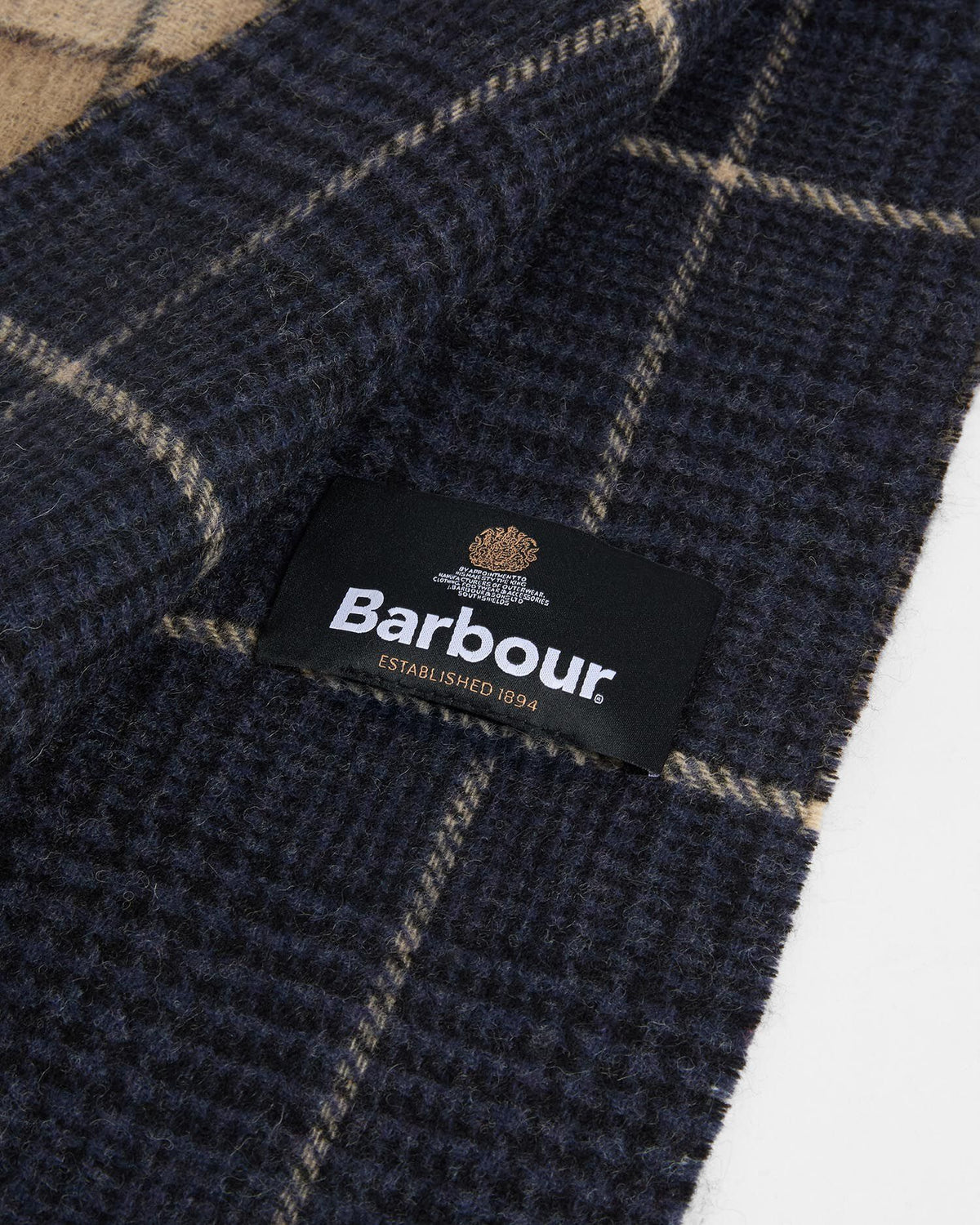 Dramside Reversible Scarf Birchwood Dress Tartan - modellbilde