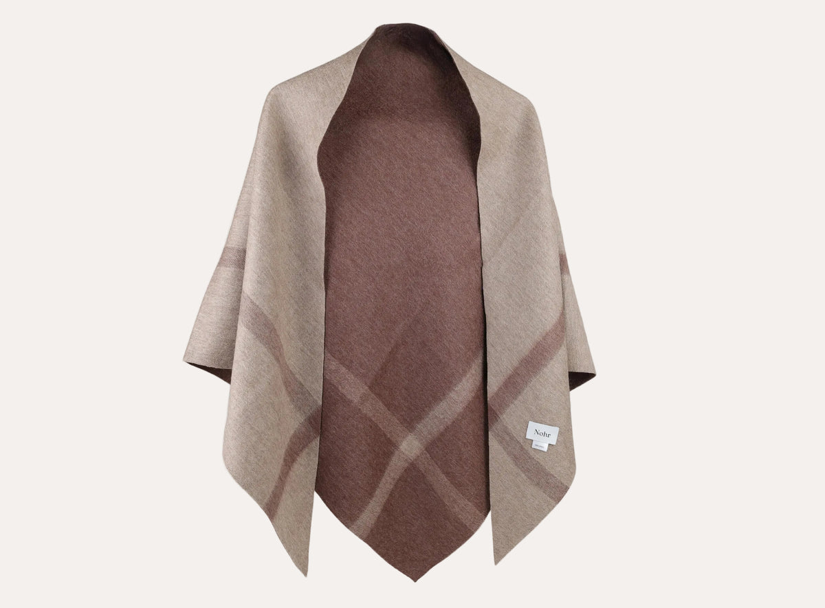 Nina Double Sided Wool Shawl Mørk Brun Nohr Studio packshot forside