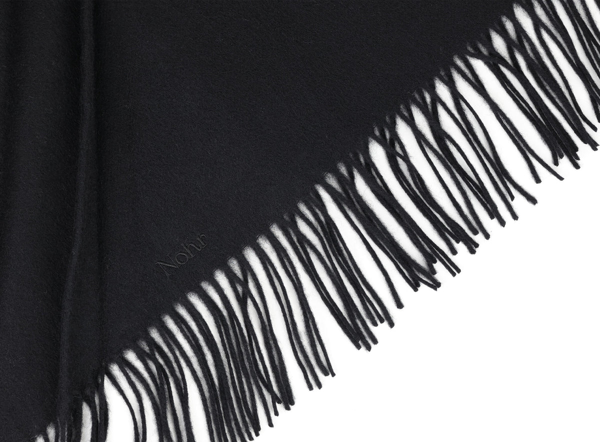 Oda Wool Triangle Fringe Scarf - Sort, detalj