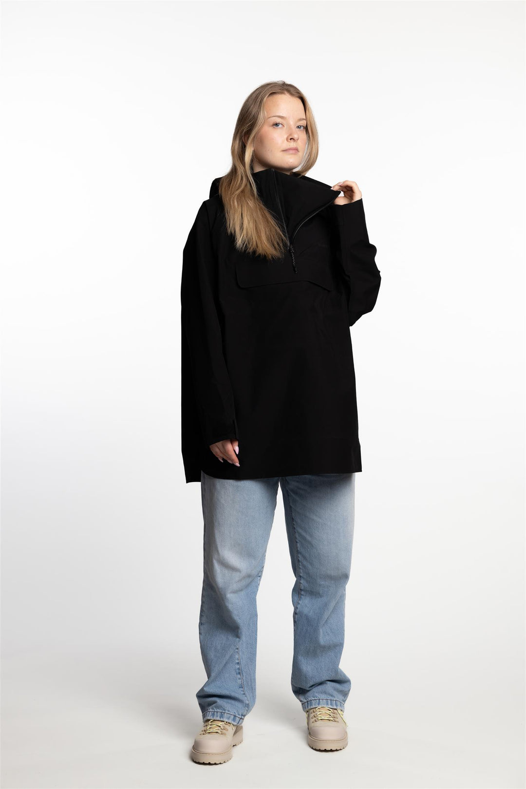 Voss Poncho- Black