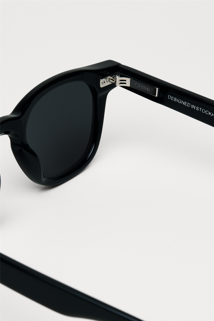 01 Black