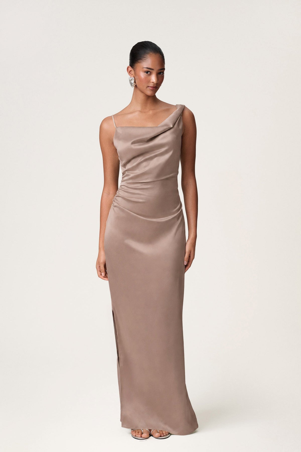 Adoore Almeria Dress Taupe - modellbilde