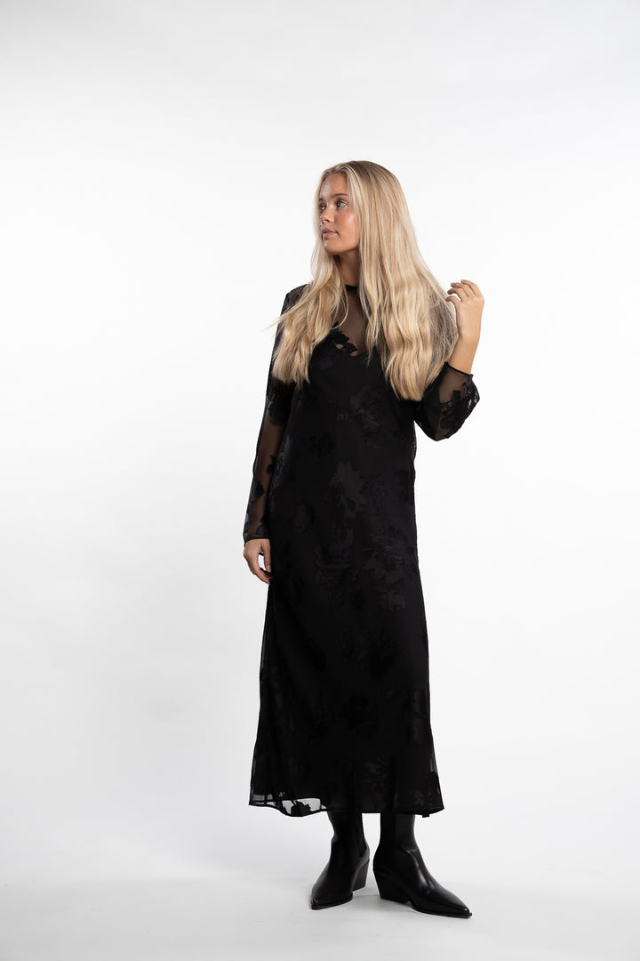 Samadeleine Dress 15311- Black Blooming Burnout