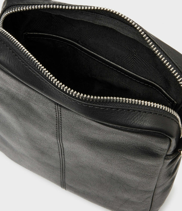 Valle Black Messenger Bag