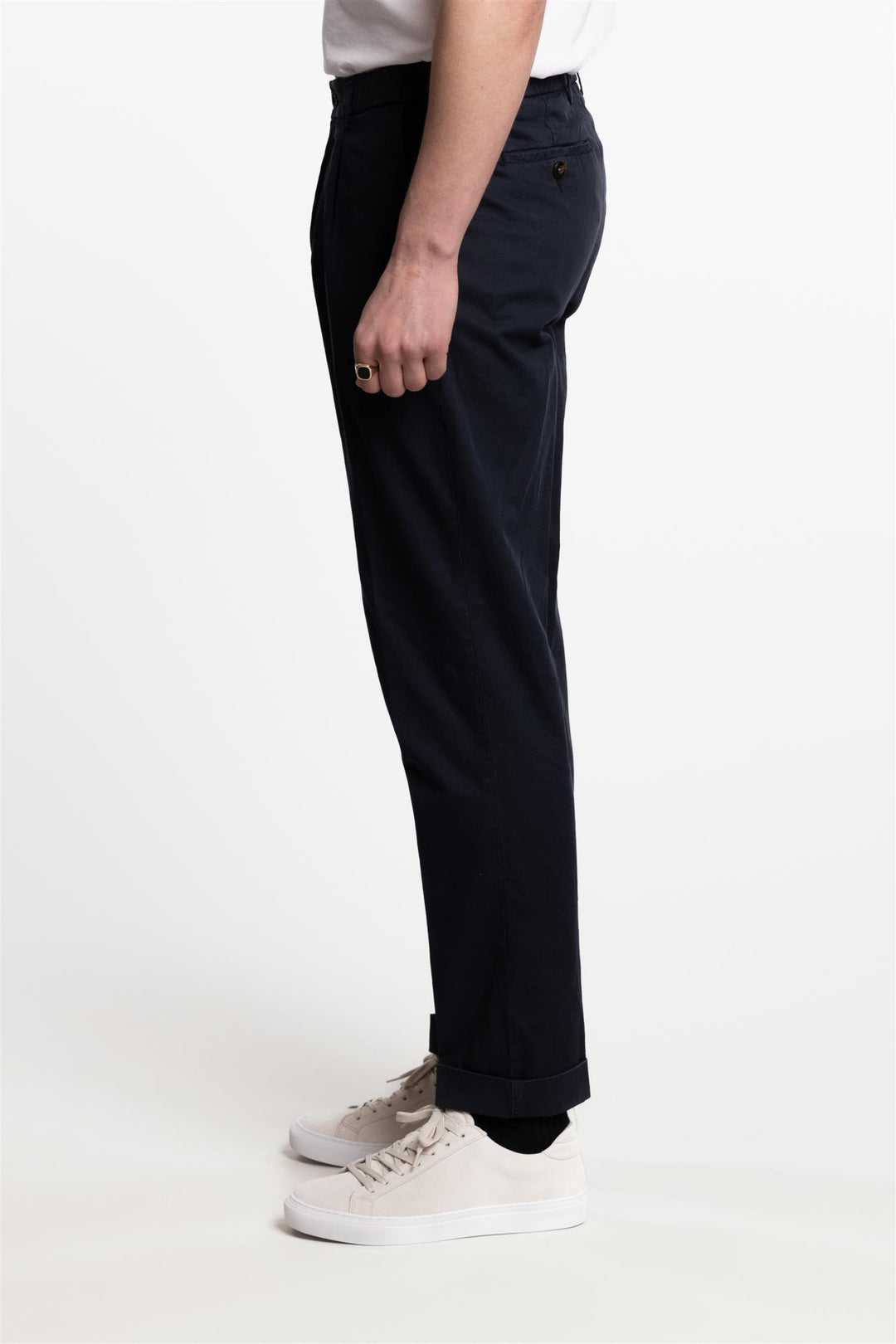 Capri Pleated Cotton/Linen Pant Navy