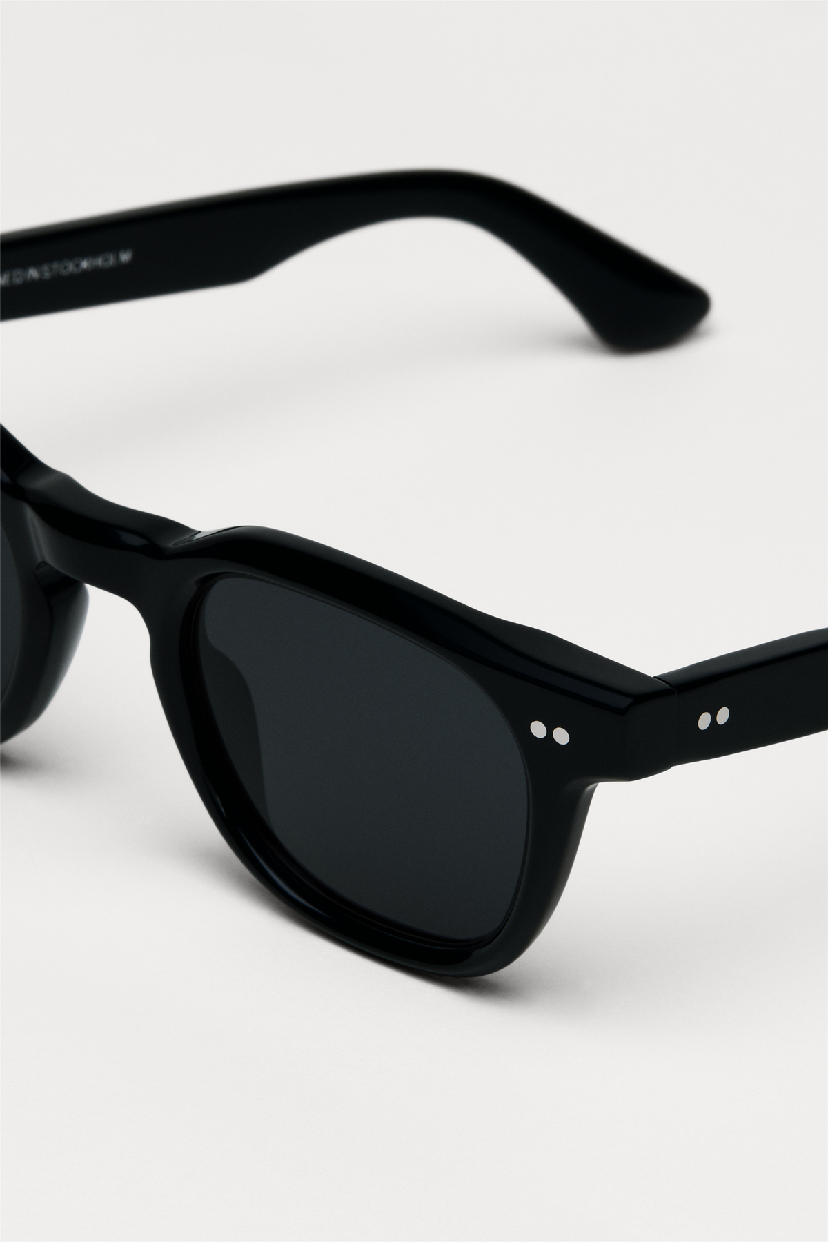 01 Black