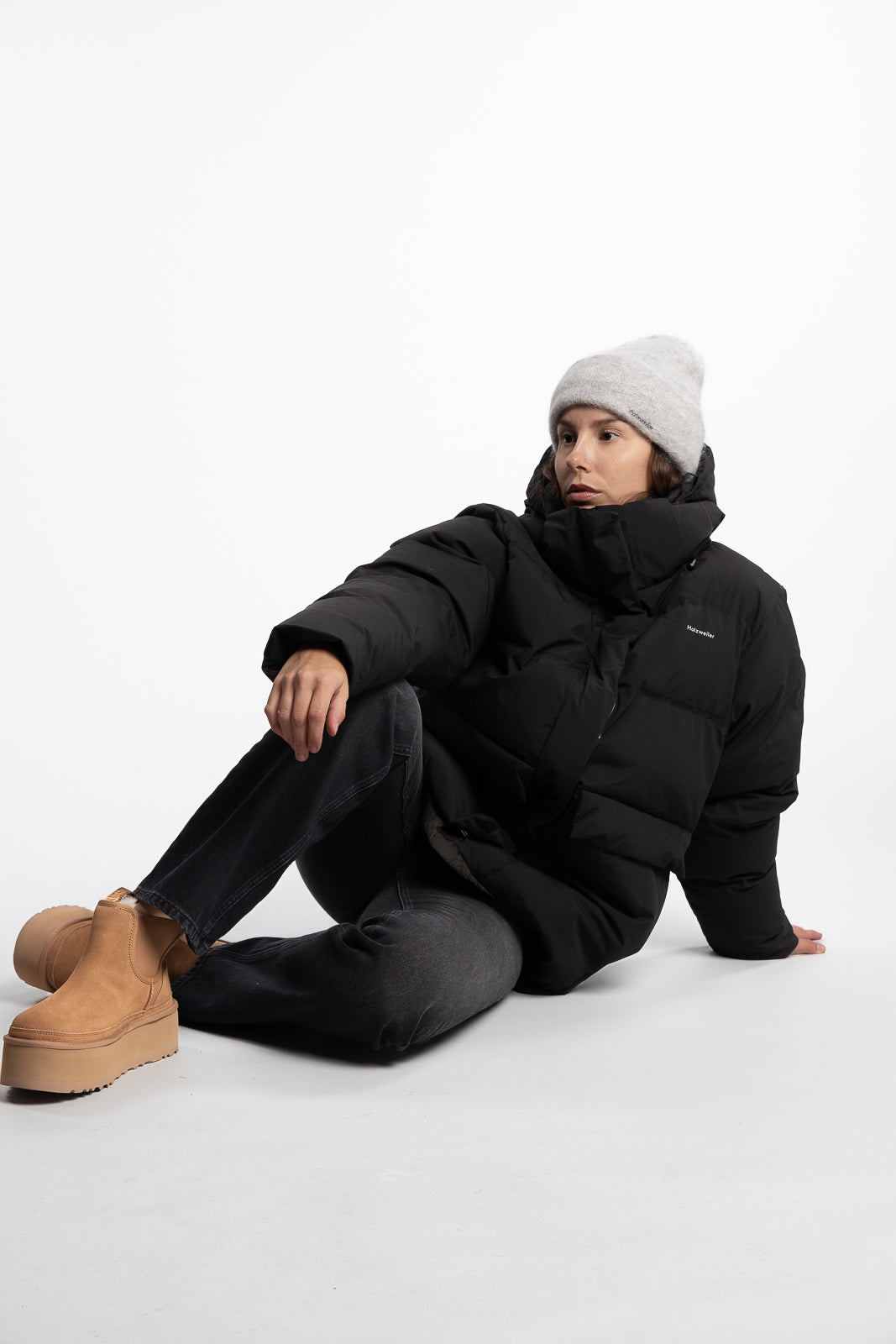 Besseggen Down Jacket- Black