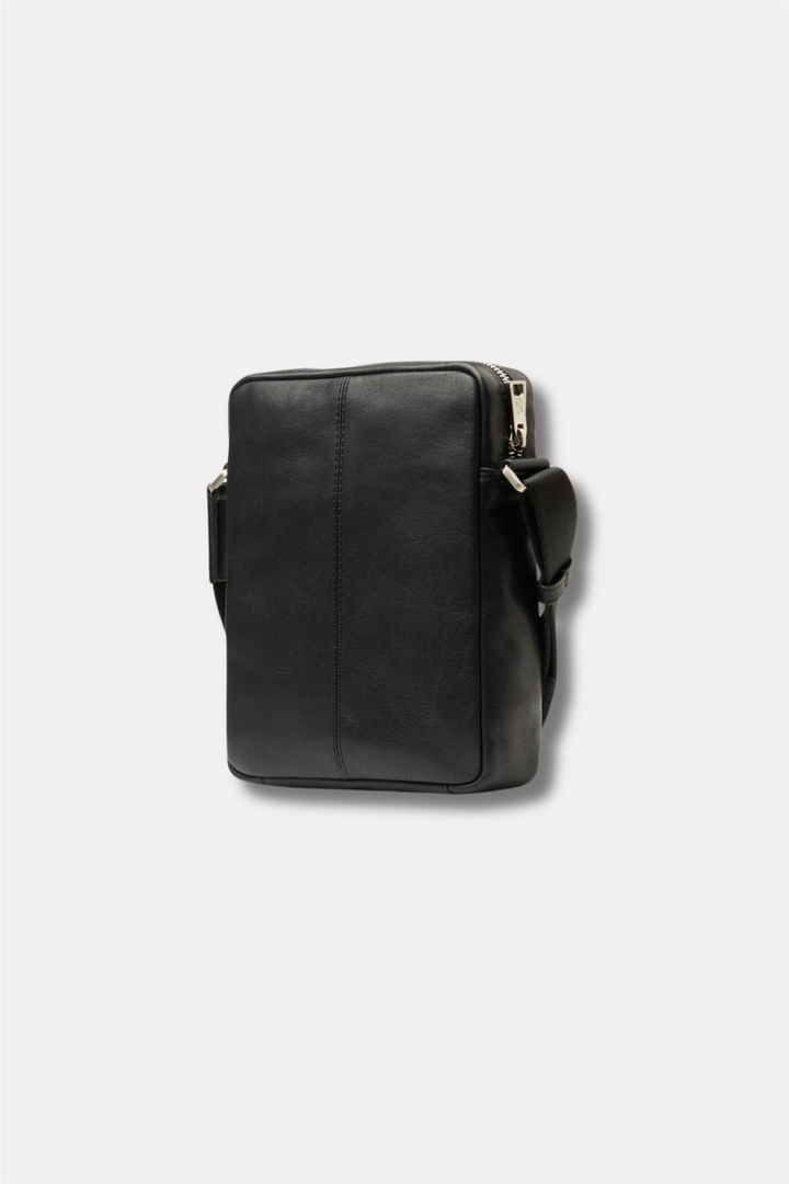 Valle Black Messenger Bag