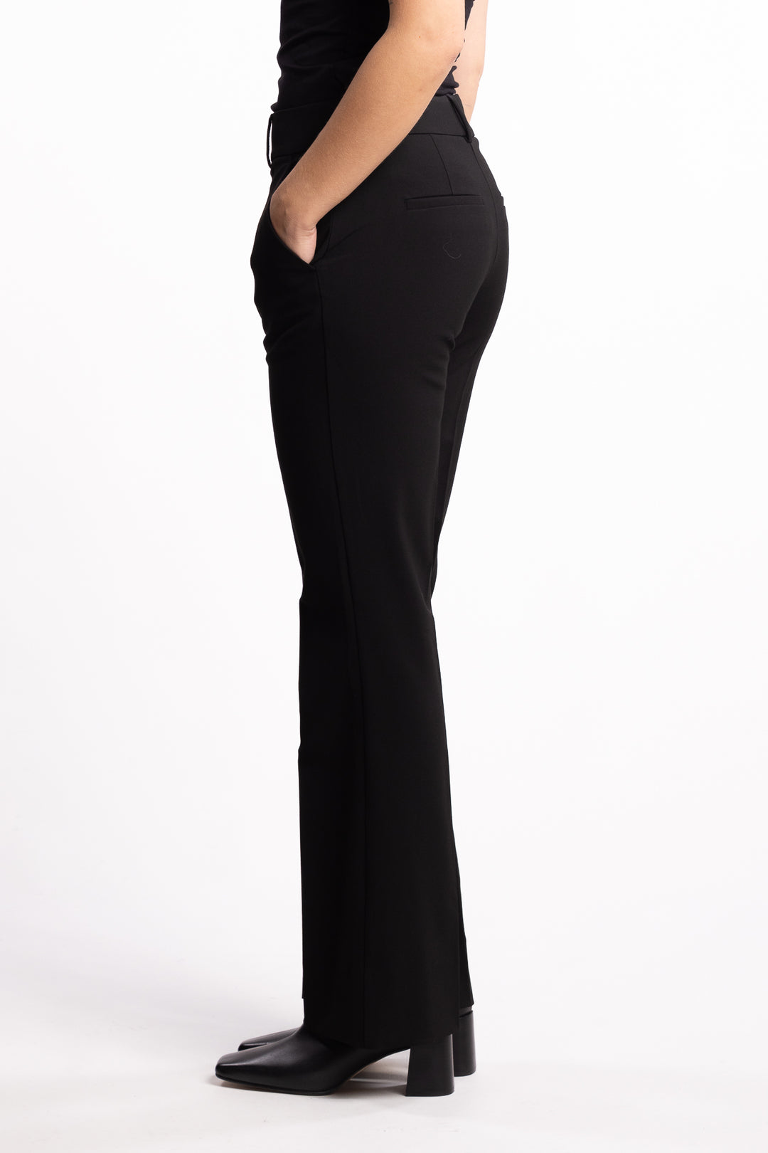 ClaraFV Regular - Black