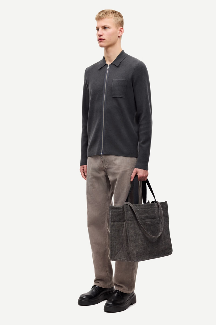 Guna x Zip Black Oyster