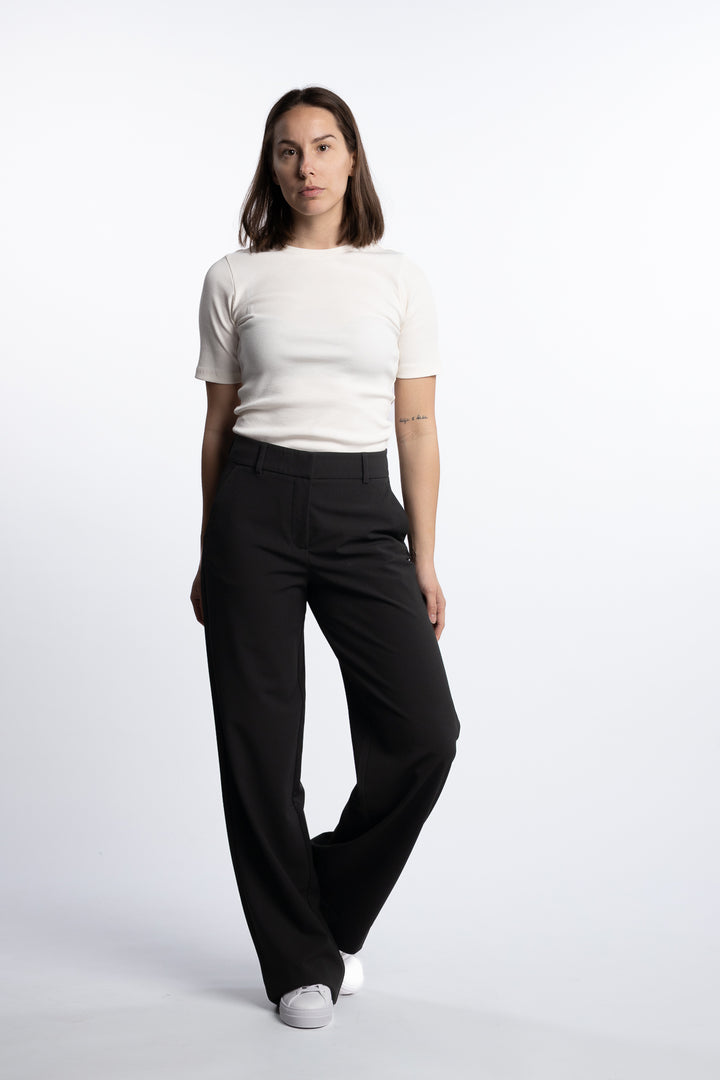 DenaFV Regular - Black