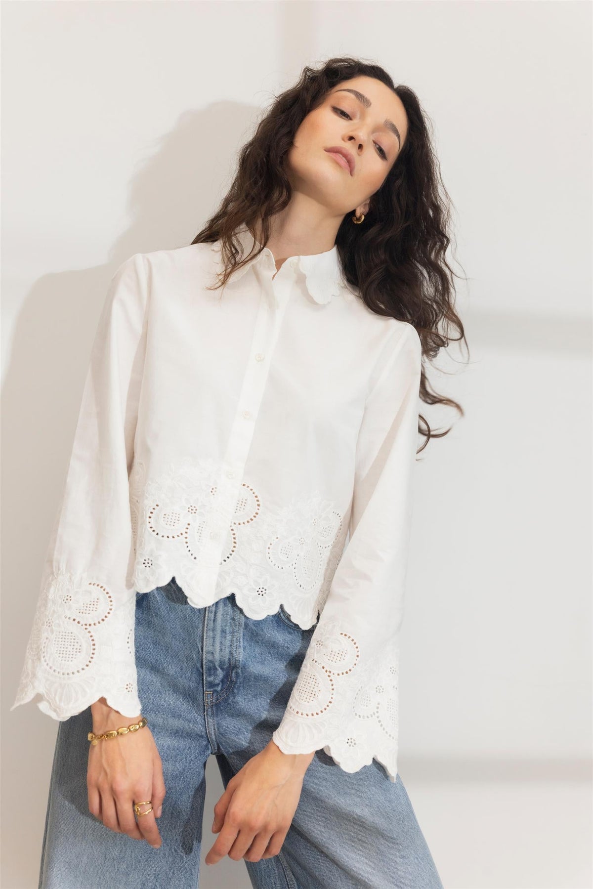 Blake Blouse - White modellbilde