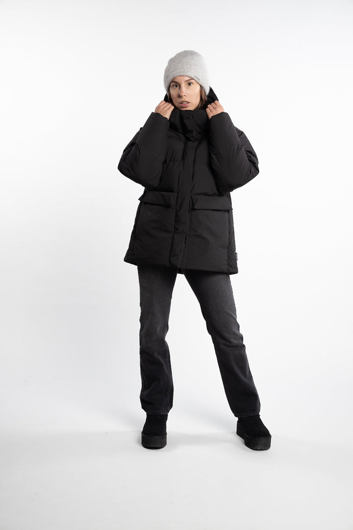 Besseggen Down Jacket- Black