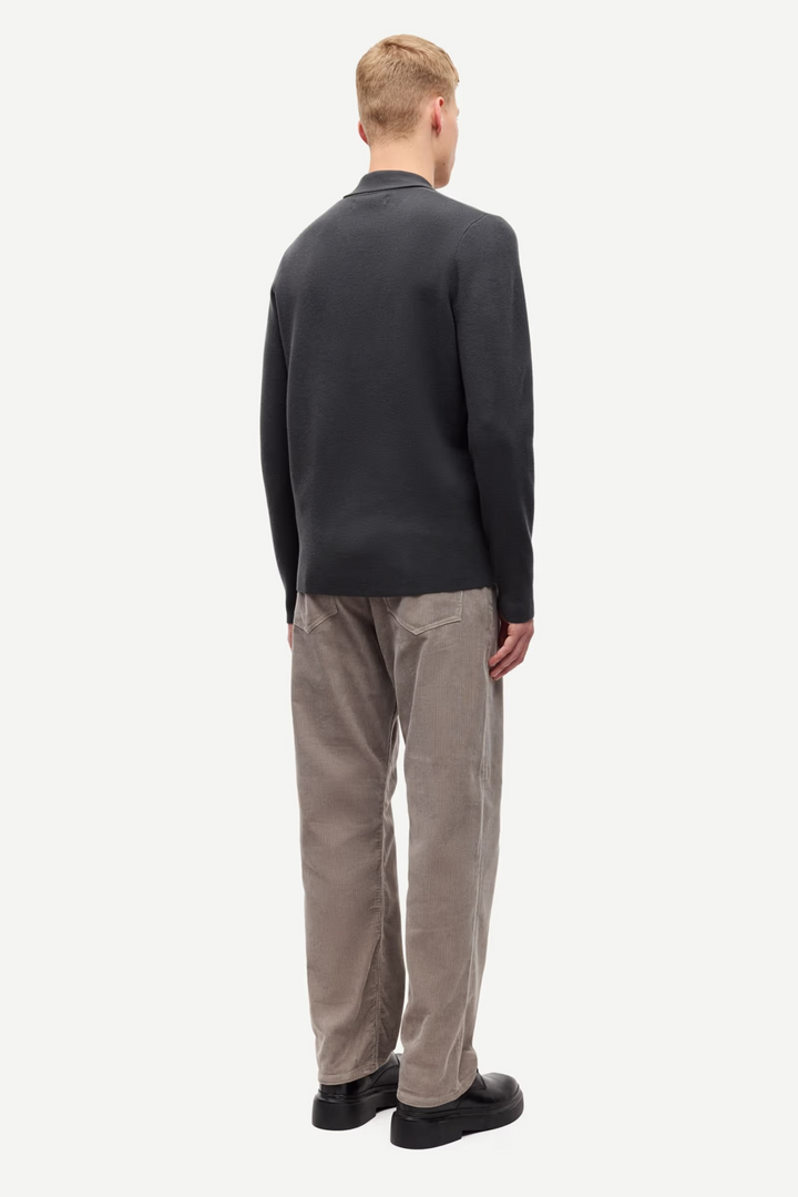 Guna x Zip Black Oyster