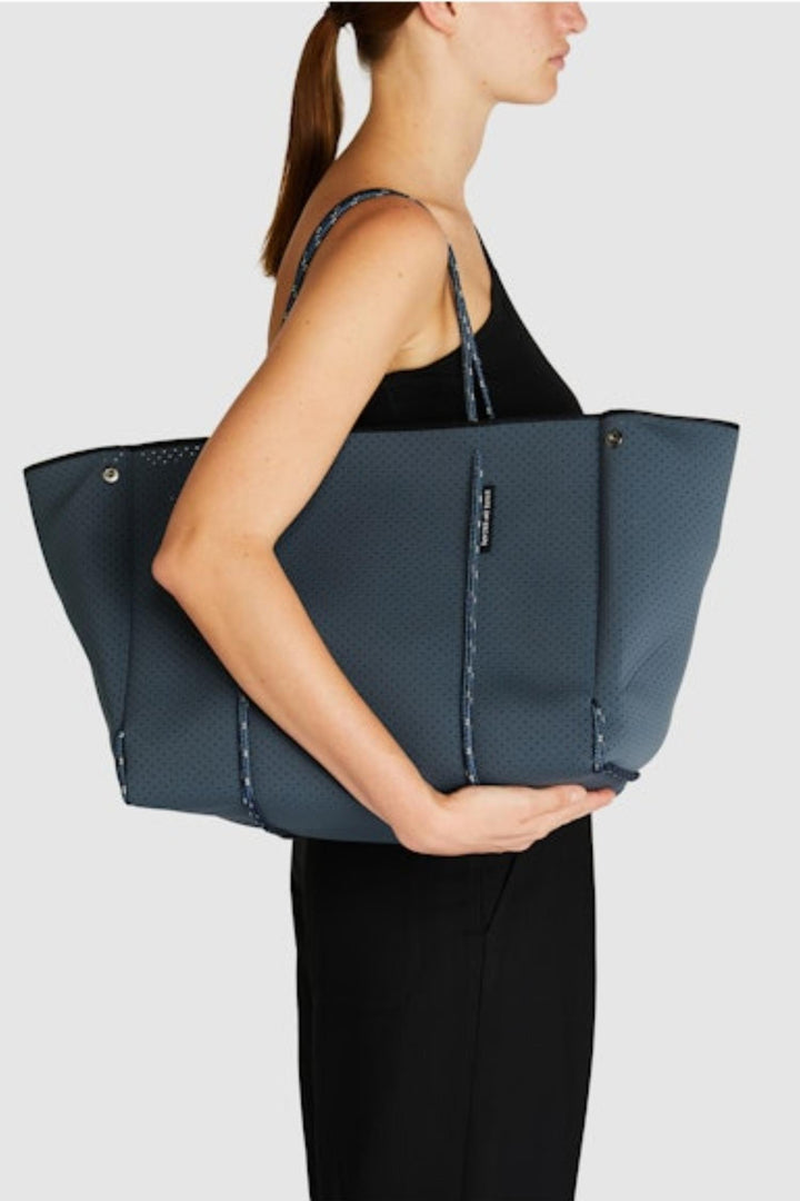 Escape Tote- Pewter