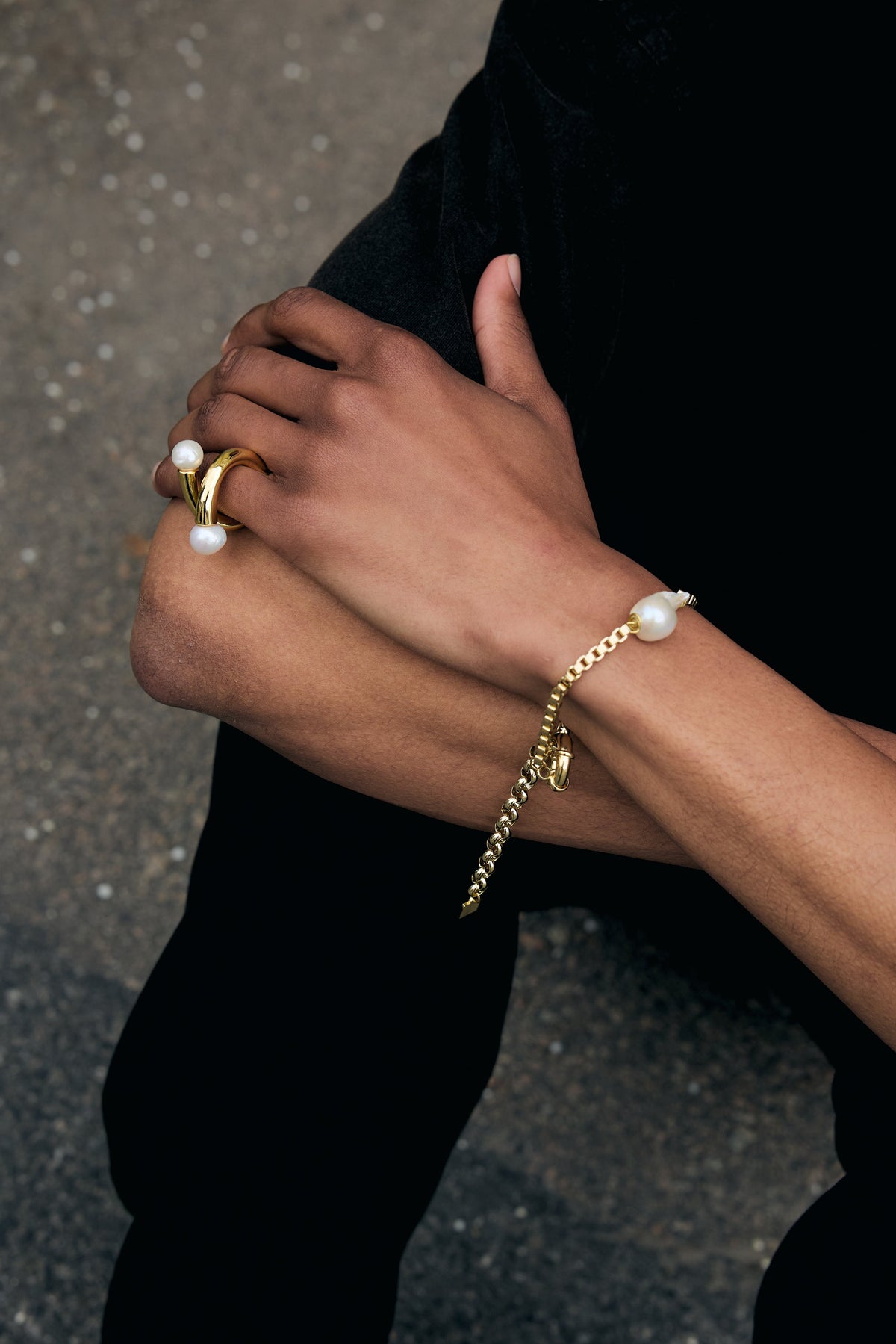 Venezia Bracelet Gold på modell