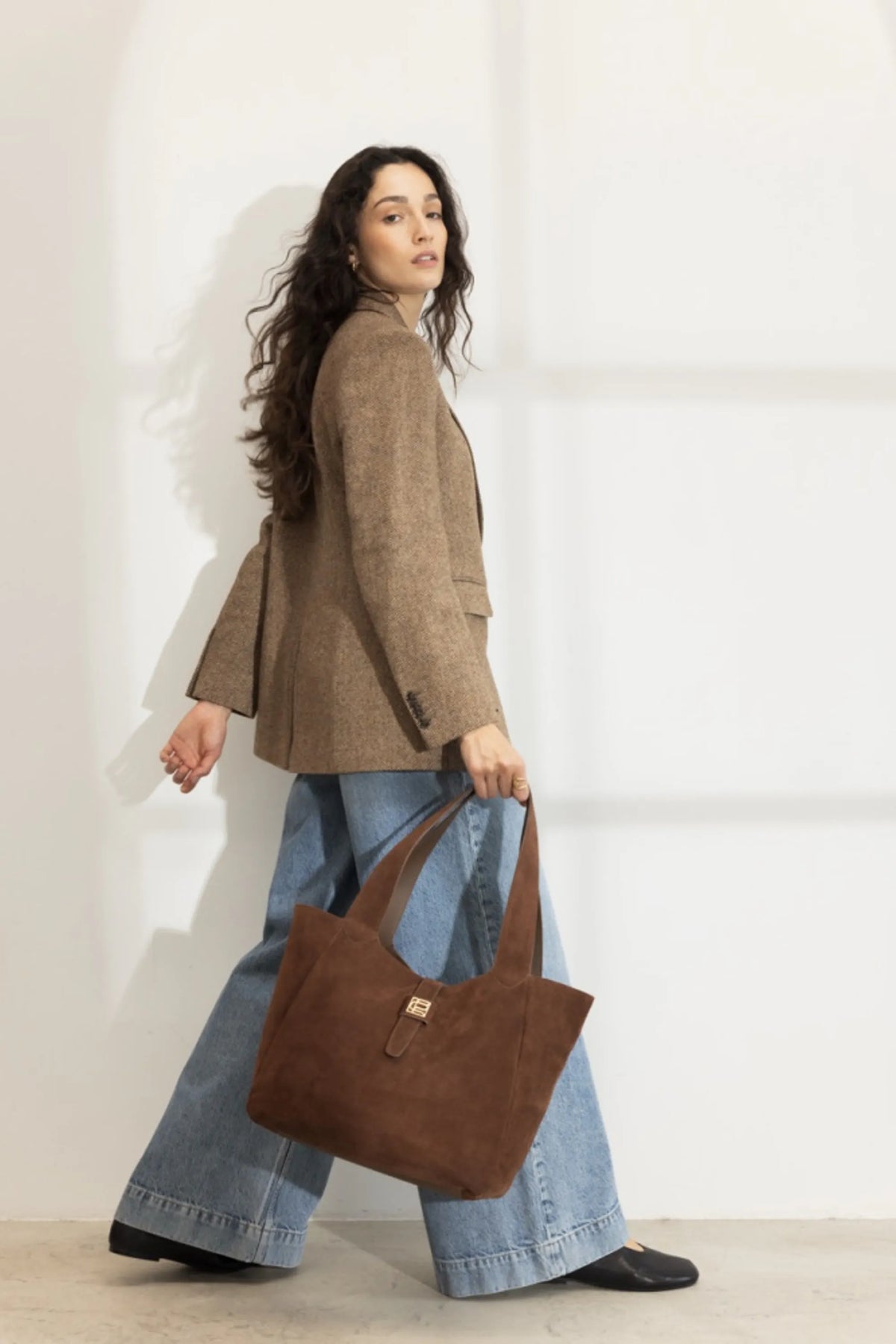 Lucille Tote Bag Large Cognac - Camilla Pihl, modellbilde