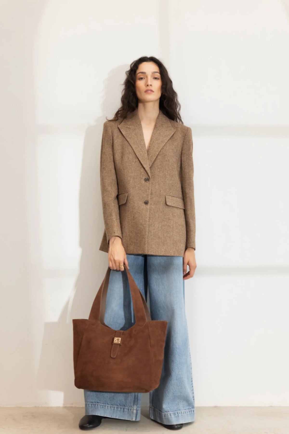 Lucille Tote Bag Large Cognac - Camilla Pihl, modellbilde
