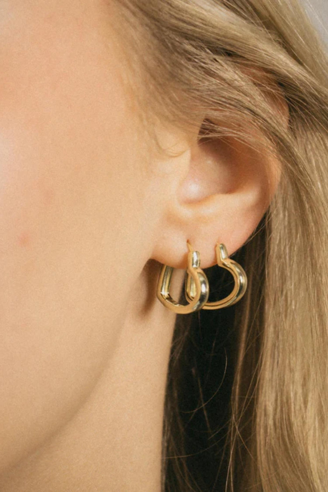 Simple Heart Earrings - Gold